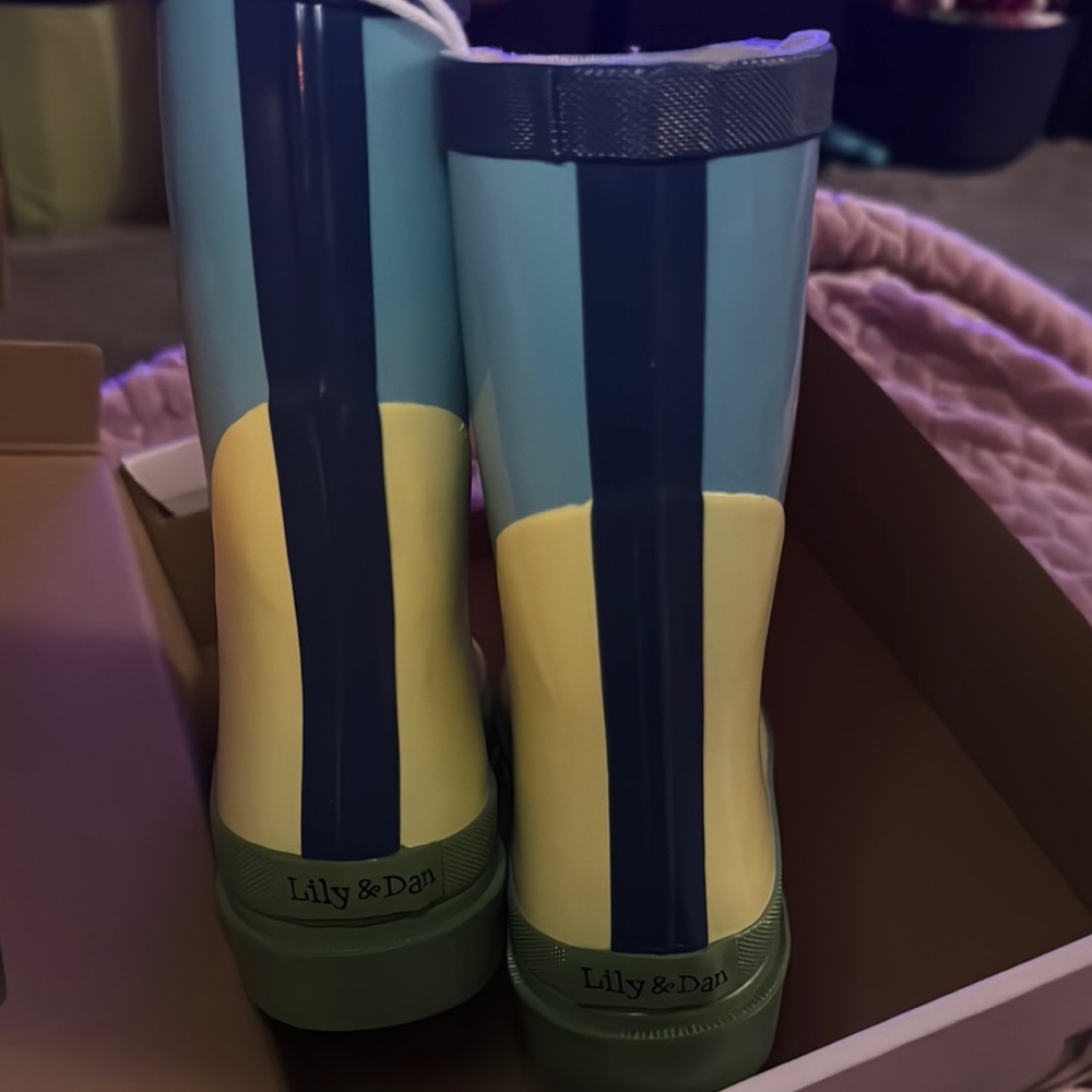 Kids' Colorful Rain Boots - Picture 5 of 8